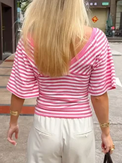 T-shirt à manches courtes à rayures grises et col en V pour femme