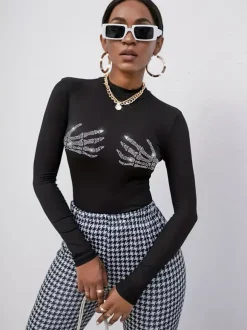 T-shirt à manches longues pour femme motif tête de mort noire et strass col rond