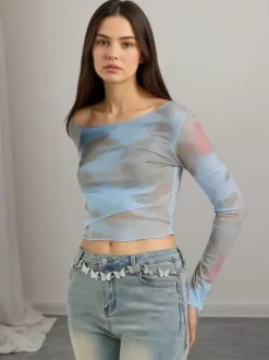 T-shirt court à manches longues en maille tie-dye à épaules dénudées et coupe ajustée style club