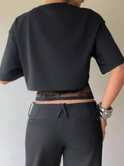 T-shirt à manches courtes en dentelle noire à col montant pour femme
