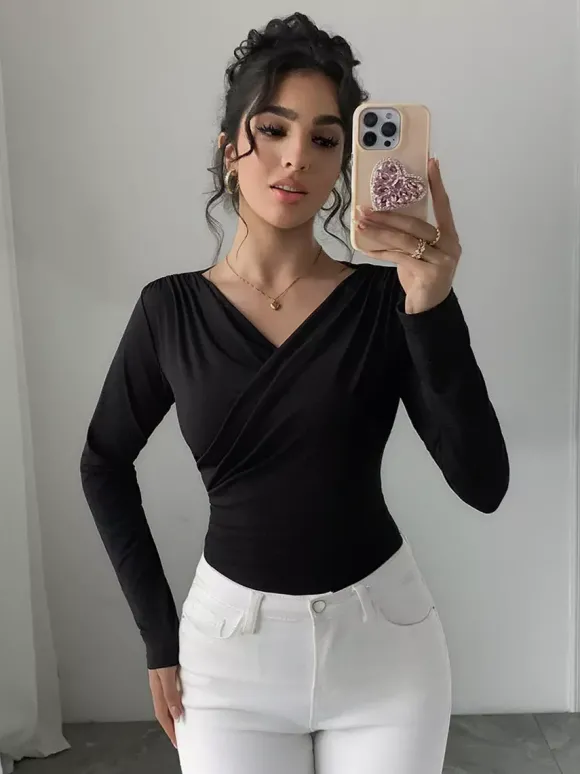 T-shirt à manches longues noir à col asymétrique en polyester pour femme