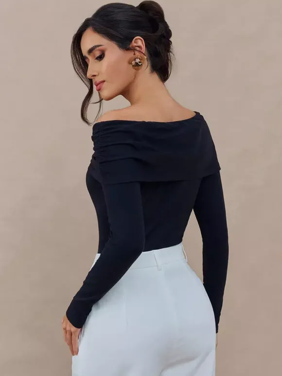 T-shirt à manches longues noir plissé à épaules dénudées pour femme