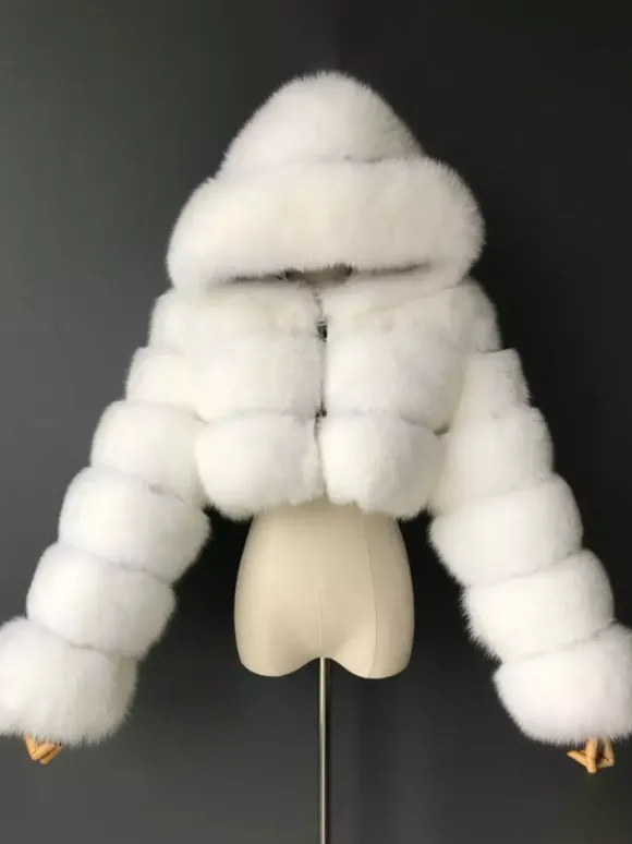 Veste blanche en fausse fourrure avec capuche manteaux courts tendance pour femmes vêtements d'hiver 2026