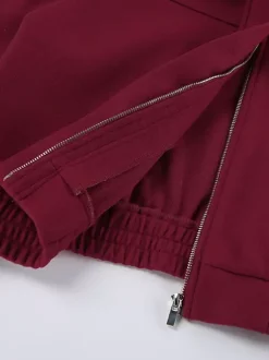 Veste bomber courte rouge bordeaux à col minimaliste fermeture éclair intégrale et poignets élastiques