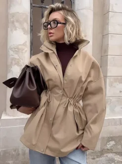 Veste coupe-vent kaki à col montant pour femme - Taille élastiquée avec cordon de serrage - Coupe ample - Style cargo utilitaire - Collection printemps 2026