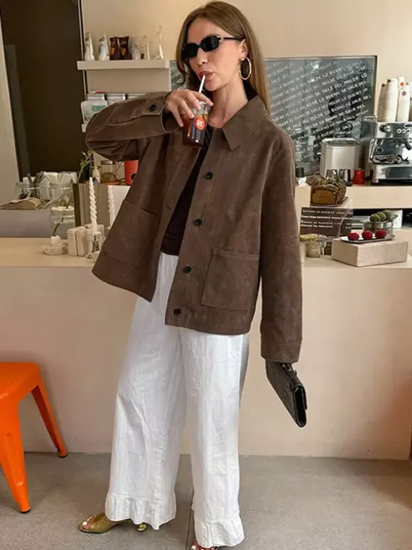 Veste courte à revers et boutons pour femme style vintage décontracté avec poches.
