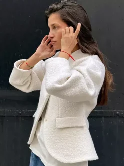 Veste courte blanche en bouclette pour femme - Élégante veste d'extérieur à col V manches bouffantes et coupe ajustée - Chic français pour le printemps 2026