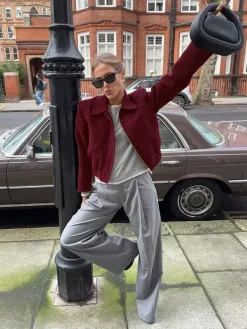 Veste courte bordeaux pour femme - Col rabattu chic fermeture éclair ourlet élastique - Collection streetwear décontractée printemps 2026