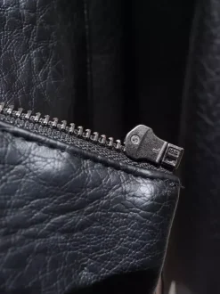 Veste bomber vintage en similicuir noir et marron uni coupe décontractée taille élastiquée.