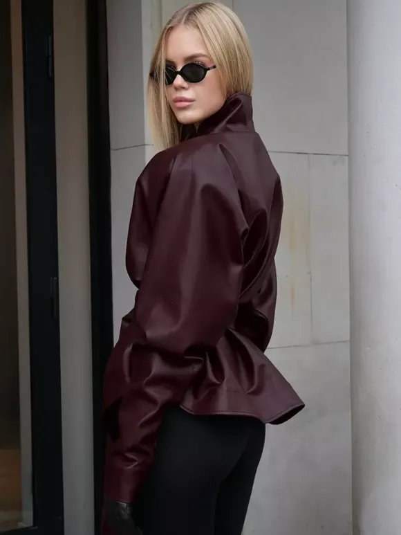 Veste ceinturée en similicuir bordeaux pour femme - Col montant taille cintrée basque - Style streetwear chic printemps 2026