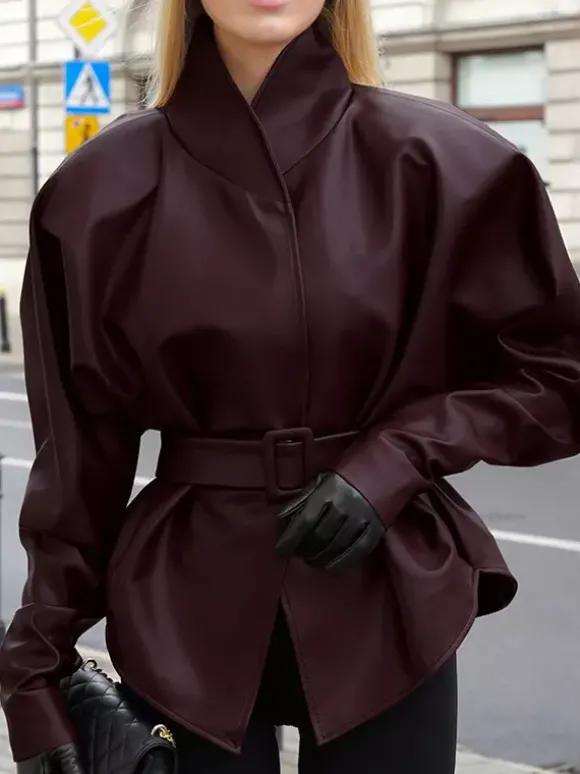 Veste ceinturée en similicuir bordeaux pour femme - Col montant taille cintrée basque - Style streetwear chic printemps 2026