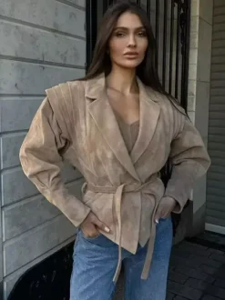 Veste portefeuille en suédine pour femme - Blazer marron tailleur coupe sablier épaules structurées - Collection printemps chic streetwear 2026
