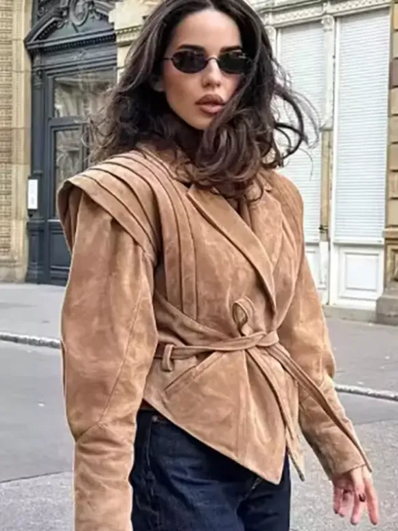 Veste portefeuille en suédine pour femme - Blazer marron tailleur coupe sablier épaules structurées - Collection printemps chic streetwear 2026