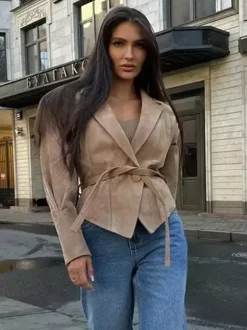 Veste portefeuille en suédine pour femme - Blazer marron tailleur coupe sablier épaules structurées - Collection printemps chic streetwear 2026