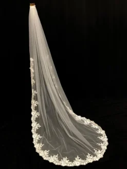 Voiles de mariée en dentelle Voiles de tulle à un niveau Applique Voiles de mariée en cascade