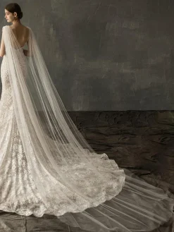 Voiles de mariage un niveau clouté bord coupé voiles de mariée classiques