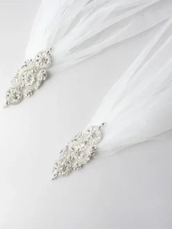 Voiles de mariage un niveau clouté bord coupé voiles de mariée classiques