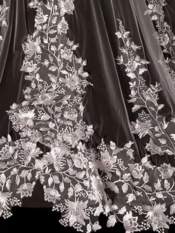 Voiles de mariée à deux niveaux en dentelle et tulle bord en dentelle appliquée effet cascade