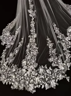 Voiles de mariée à deux niveaux en dentelle et tulle bord en dentelle appliquée effet cascade