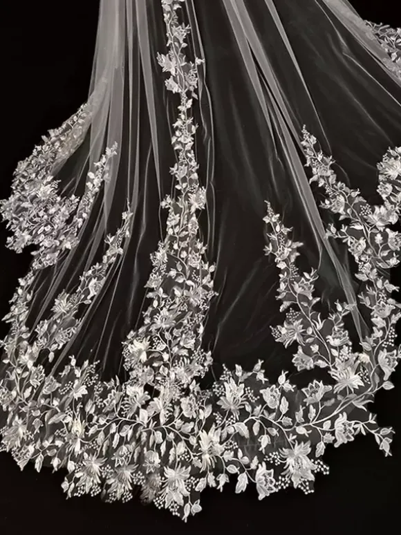 Voiles de mariée à deux niveaux en dentelle et tulle bord en dentelle appliquée effet cascade