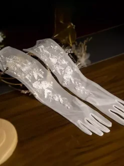 Voiles de mariée à deux niveaux en dentelle et tulle bord en dentelle appliquée effet cascade