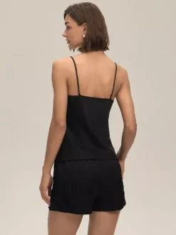 Vêtements d'intérieur à bretelles sans manches en polyester.