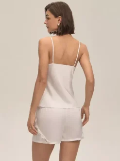 Vêtements d'intérieur à bretelles sans manches en polyester.