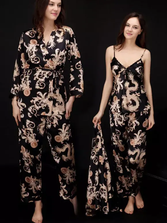 Vêtements d'intérieur à col rabattu et manches longues aspect soie
