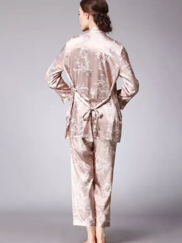 Vêtements d'intérieur à col rabattu et manches longues aspect soie