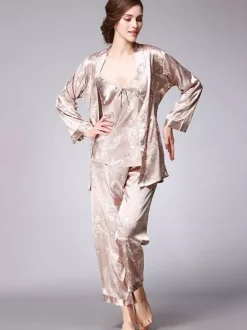 Vêtements d'intérieur à col rabattu et manches longues aspect soie