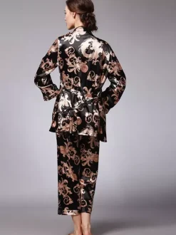 Vêtements d'intérieur à col rabattu et manches longues aspect soie